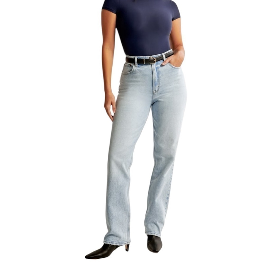 Abercrombie & Fitch Curve Love Ultra High Rise 90s Straight Jeans